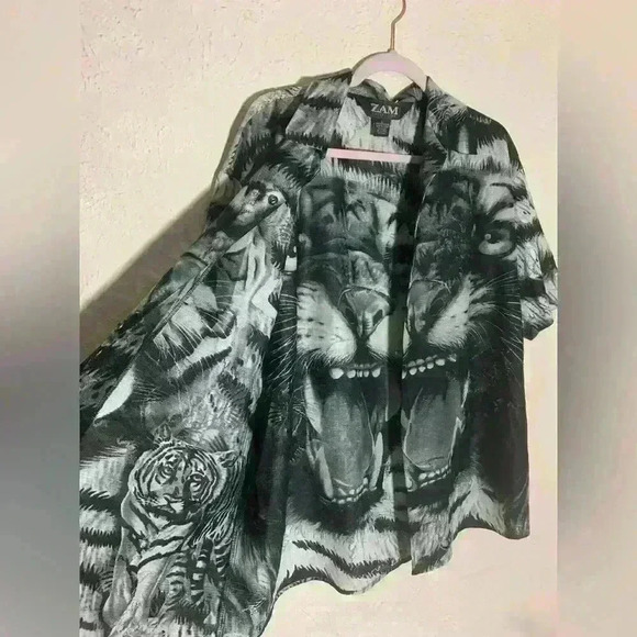 Zam collection Tiger Button Up - Picture 4 of 6